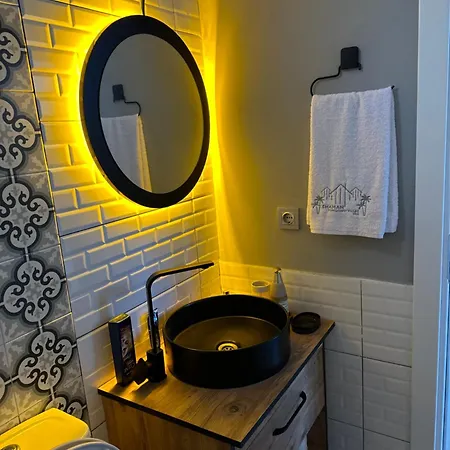Shaman Bungalow Villas 101 *